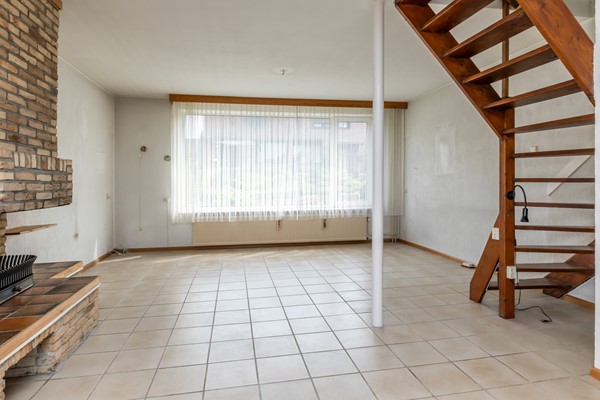 Foto - Te koop: Een ruime twee-onder-een kapwoning met inpandige garage, groot souterrain en goed formaat tuin gelegen op het Zuidwesten op een prima locatie in Wijlre.